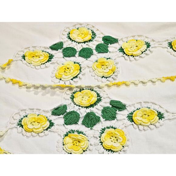 Vintage Crochet White Pillowcase Set of 2 with Yellow Roses & Green Leaves - Picture 4 of 10